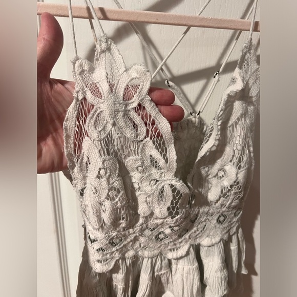 Free people white lace type cutout tank top with layered design sz XS. - Picture 3 of 6